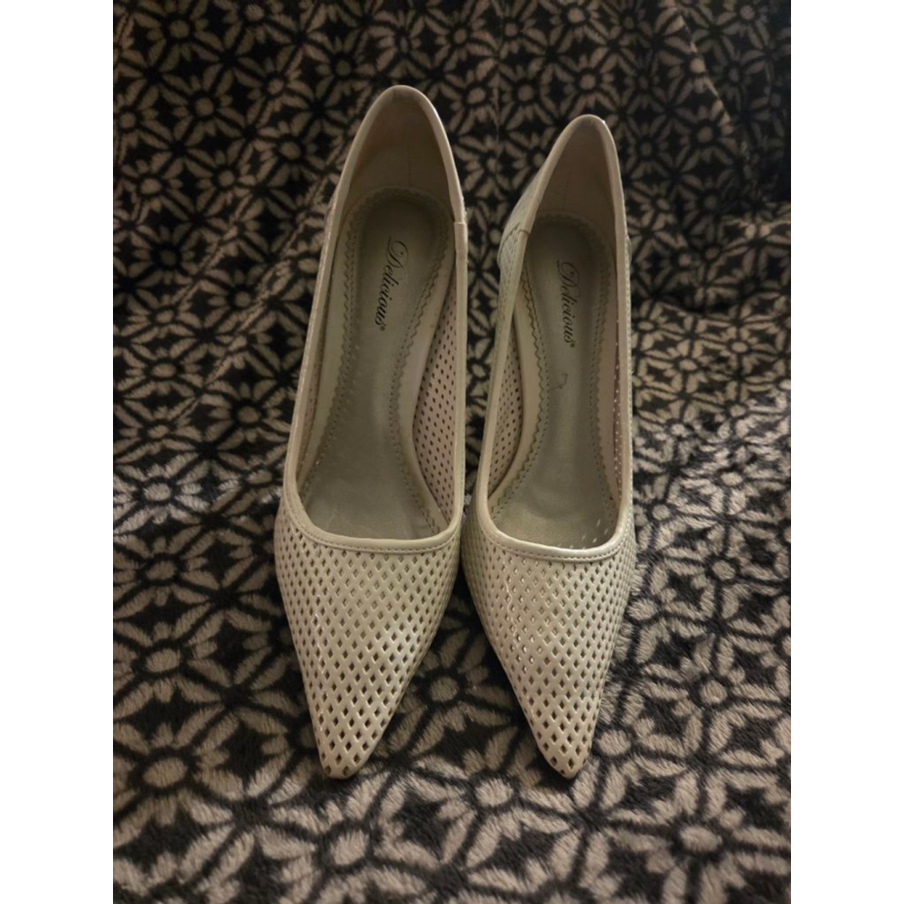 Women's Delicious White Perforated Pointed Toe Stiletto Heels‎ Size 6